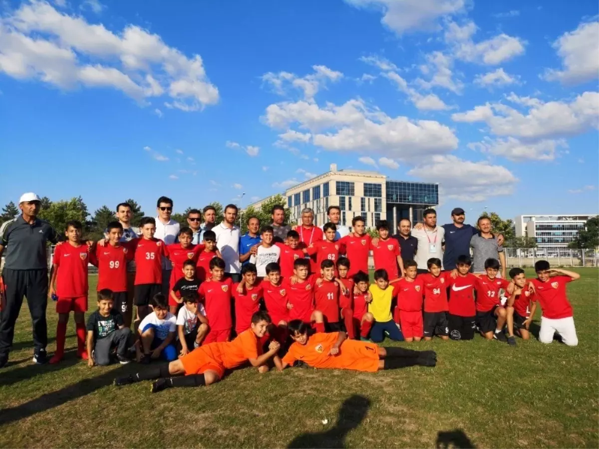 U12 Liginde şampiyon Kayserispor oldu
