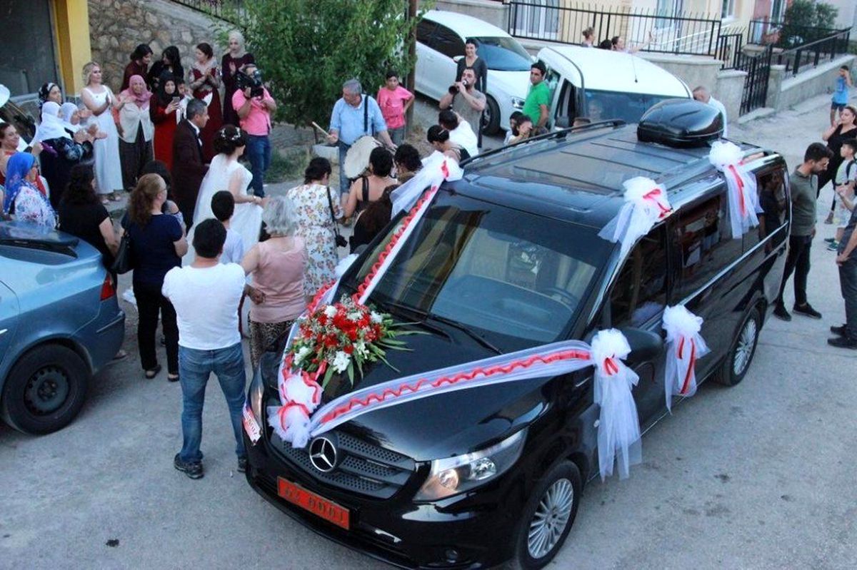 Vali Sonel, makam aracını düğün için tahsis etti