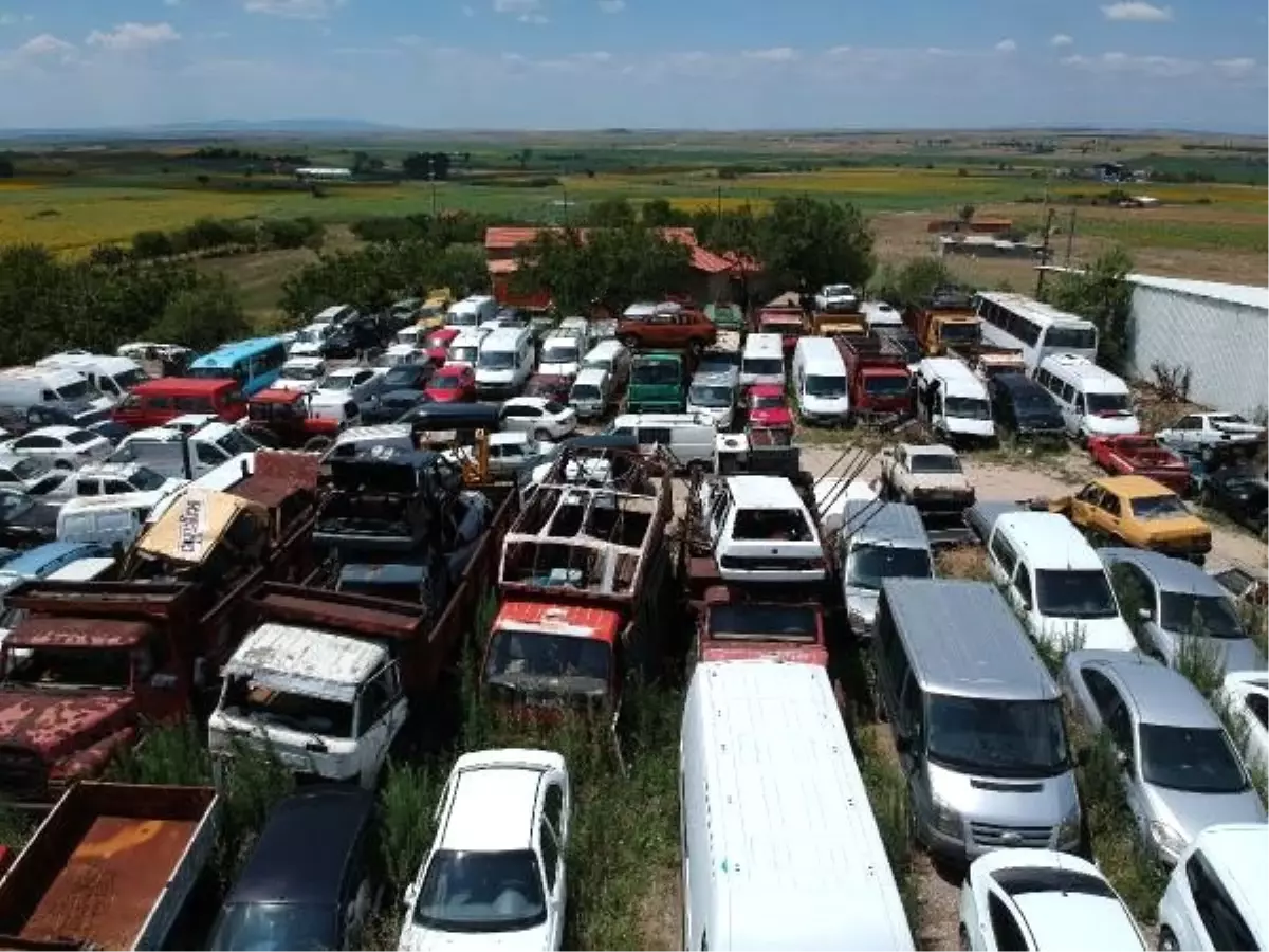 Yediemin otoparkları doldu, araçlar üst üste konmaya başladı