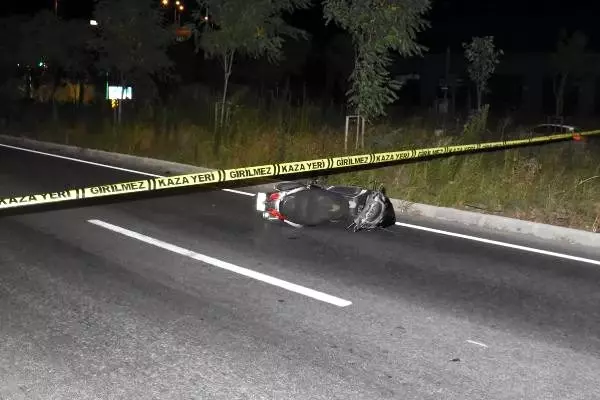 Bariyerlere çarpıp, sürüklenen motosikletin sürücüsü öldü