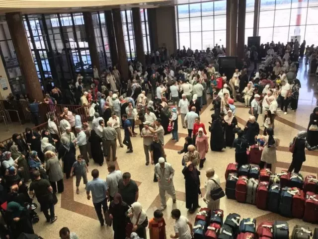 Bursalı hacı adayları mukaddes topraklara uçtu
