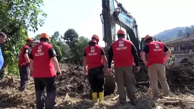 Düzce'deki su baskını ve toprak kayması - Arama çalışmaları yeniden başladı