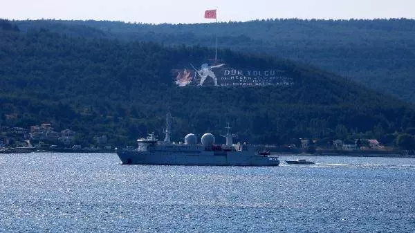 Fransız zırhlı istihbarat gemisi Çanakkale Boğazı'ndan geçti