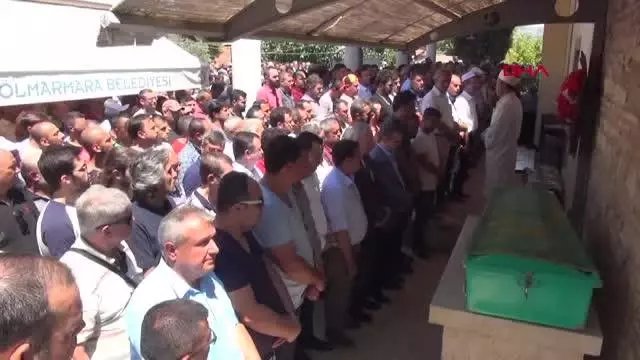 GÖLDEKİ KAYIK FACİASINDA YAŞAMINI YİTİRENLER TOPRAĞA VERİLDİ