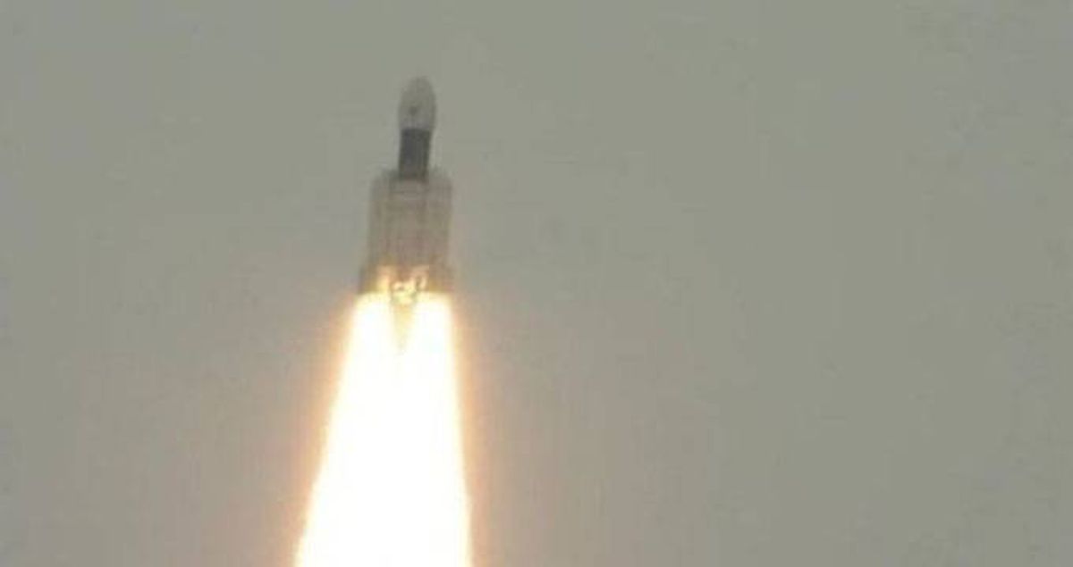Chandrayaan-2 uzay aracı, Ay'ın karanlık yüzüne fırlatıldı