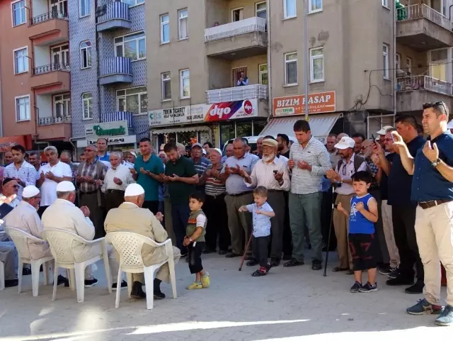 Hisarcık'ta 20 kişilik hac kafilesi kutsal topraklara uğurlandı