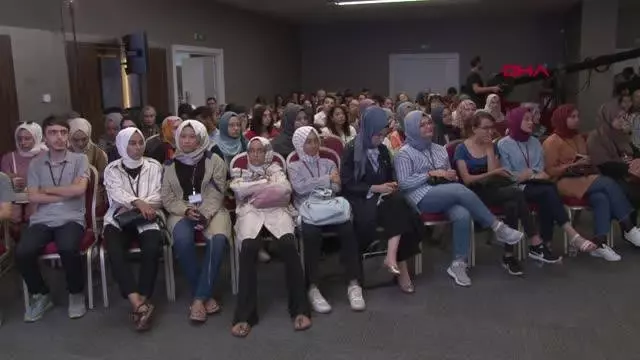 İBN HALDUN ÜNİVERSİTESİ'NDE '3.GELECEĞİM SOSYAL BİLİMLER ZİRVESİ' PROGRAMI DÜZENLENDİ 1