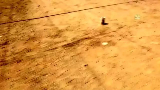 Kafası taşla ezilerek öldürüldü! Kanlı elbisenin sahibi her yerde aranıyor Kafası taşla ezilerek öldürüldü! Kanlı elbisenin sahibi her yerde aranıyor