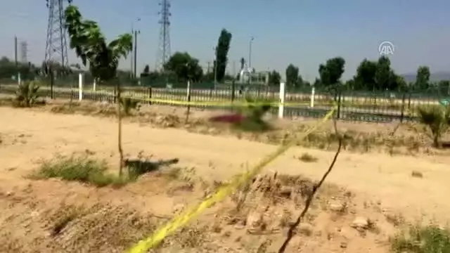 Kafası taşla ezilerek öldürüldü! Kanlı elbisenin sahibi her yerde aranıyor Kafası taşla ezilerek öldürüldü! Kanlı elbisenin sahibi her yerde aranıyor