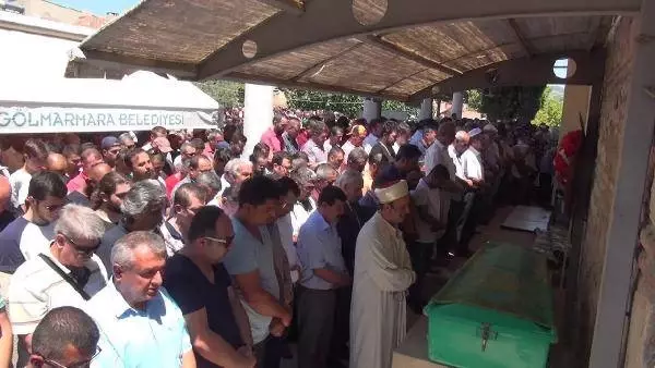 Kayıkları alabora olan 1'i çocuk 2 kişi toprağa verildi
