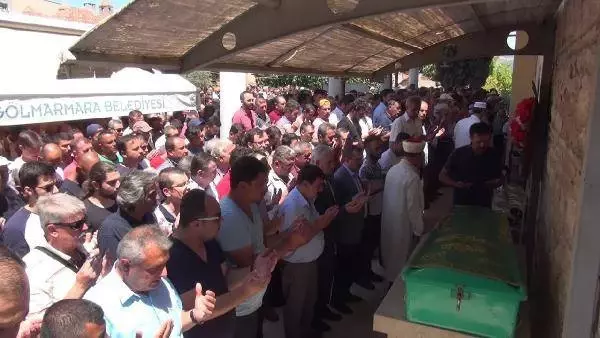 Kayıkları alabora olan 1'i çocuk 2 kişi toprağa verildi