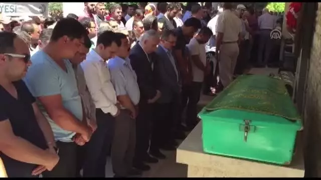 Marmara Gölü'nde boğulan 2 kişi toprağa verildi