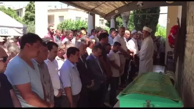 Marmara Gölü'nde boğulan 2 kişi toprağa verildi