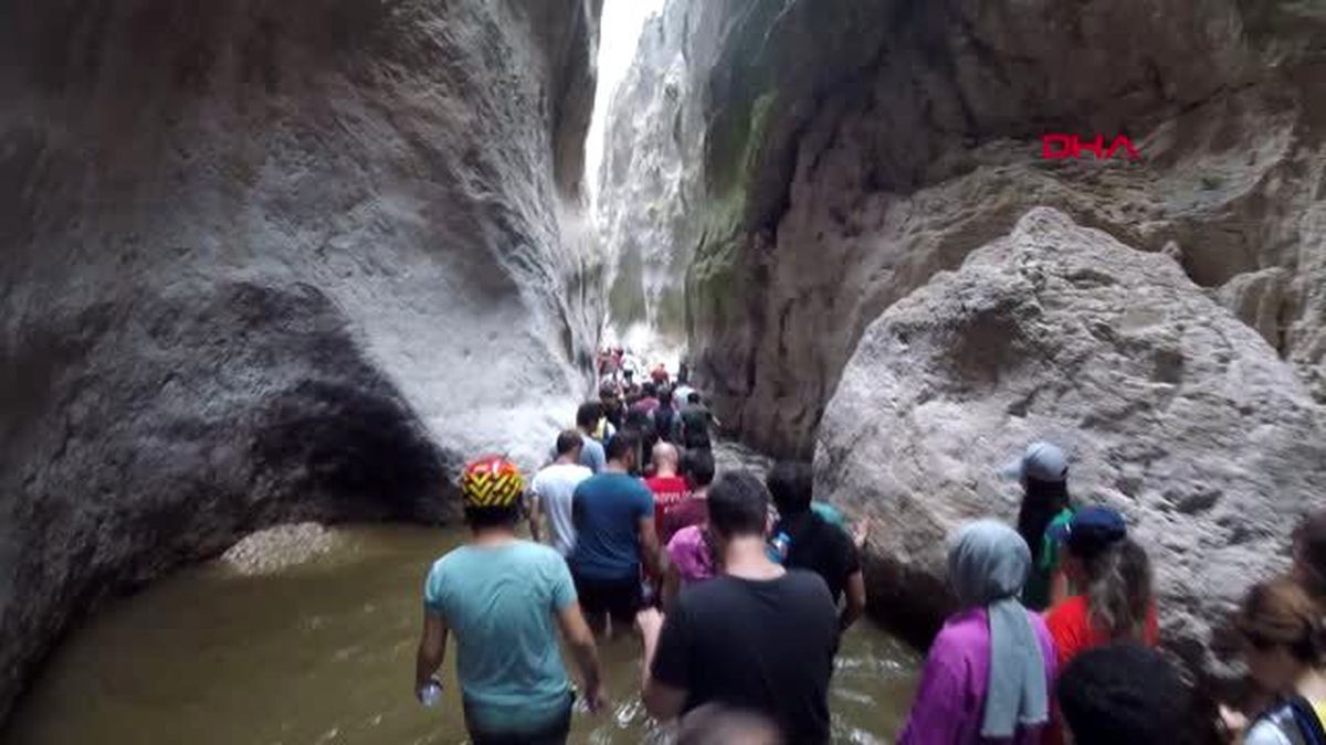 TOKAT Zinav Kanyonu'nda zorlu yürüyüş