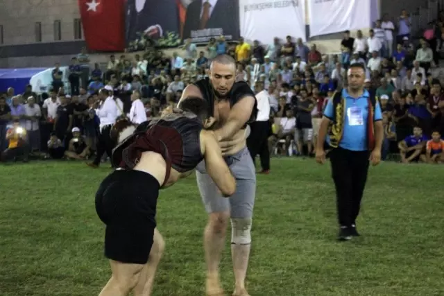 Türkiye Aba Güreşi Şampiyonası Başpehlivanı Ömer Yavuz oldu Türkiye Aba Güreşi Şampiyonası Başpehlivanı Ömer Yavuz oldu