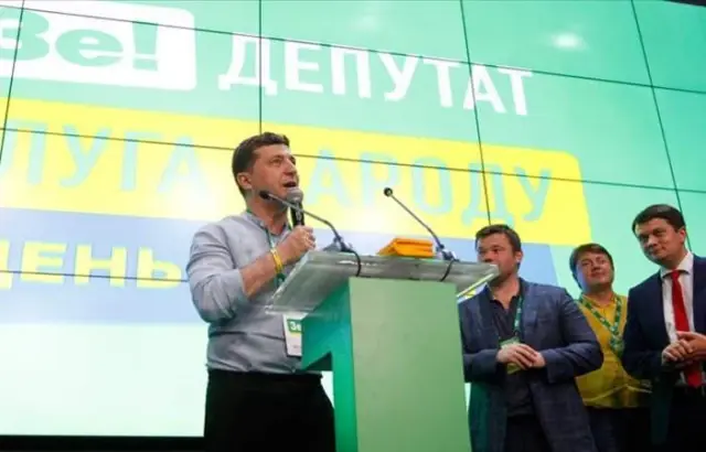 Ukrayna'daki seçimde Zelenskiy'in partisi önde