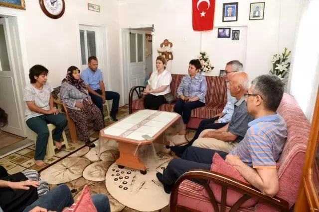 Vali Deniz, şehit babası Osman Akoral' ı ziyaret etti