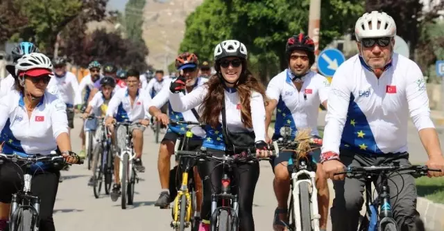 Van Gölü için pedal çevirdiler Van Gölü için pedal çevirdiler