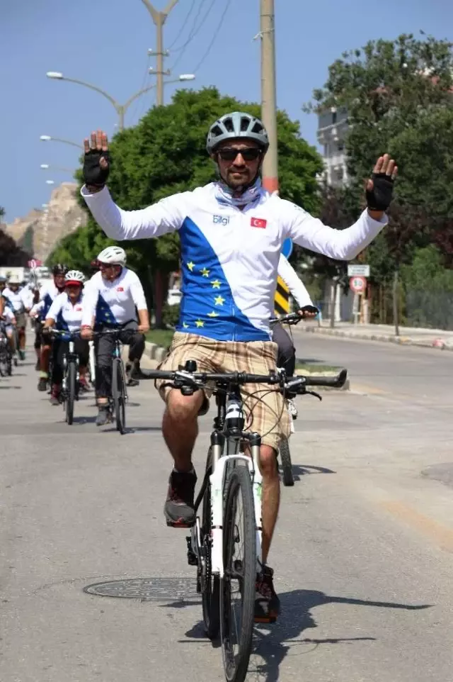 Van Gölü için pedal çevirdiler Van Gölü için pedal çevirdiler