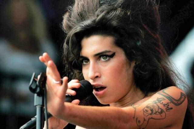 Amy Winehouse kimdir? Ünlü şarkıcının 8. ölümü yıldönümü!