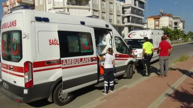 Antalya'da iki otomobil çarpıştı: 2 yaralı Antalya'da iki otomobil çarpıştı: 2 yaralı