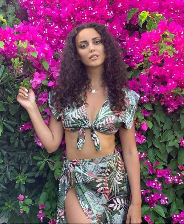 Bikinili görüntülenen Arka Sokaklar'ın Şebnem'i Ebru Öztürk kilolarıyla dikkat çekti