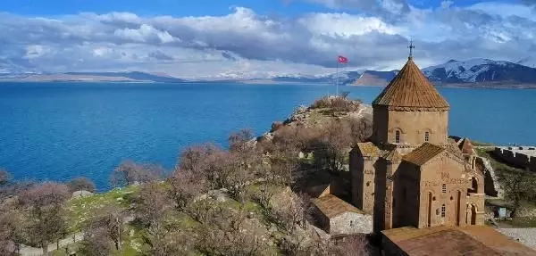 Bin yıllık Akdamar Kilisesi'nde 360 derece 'Sanal Tur' Bin yıllık Akdamar Kilisesi'nde 360 derece 'Sanal Tur'