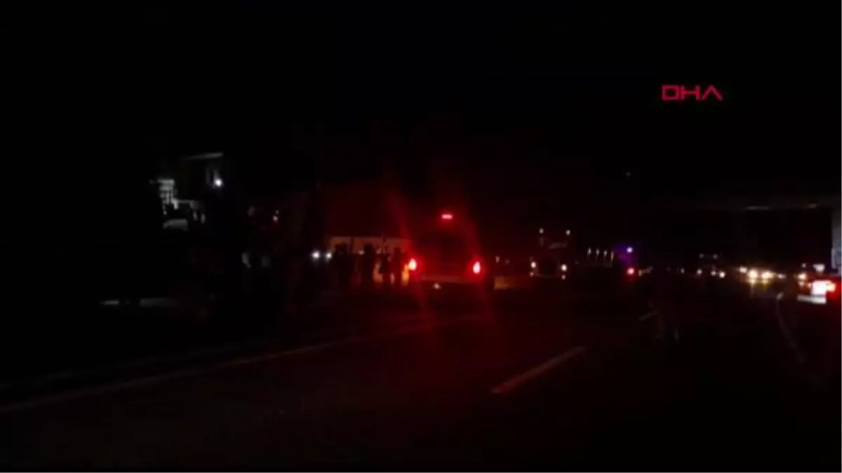 Bingöl'de TIR elektrik direğine çarptı