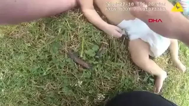 DHA DIŞ- Polis, kalbi duran bebeği böyle hayata döndürdü