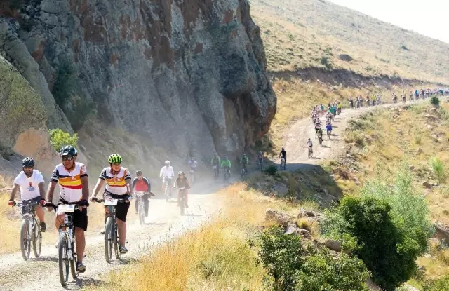 Festa 2200 Bisiklet Festivali yine Erciyes'te Festa 2200 Bisiklet Festivali yine Erciyes'te