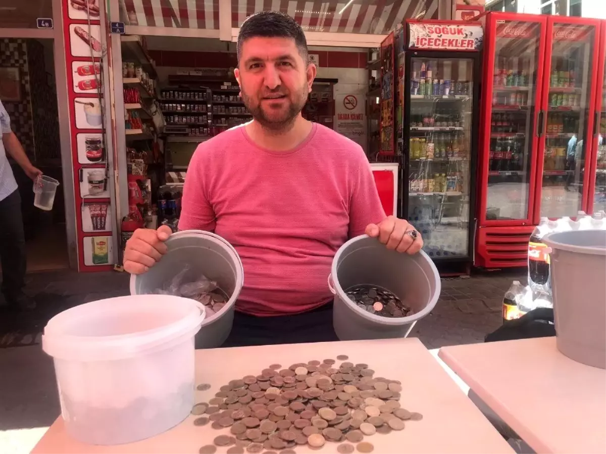 30 Kiloluk kovalarda biriktirdiği madeni paralarla umreye gitmek istiyor