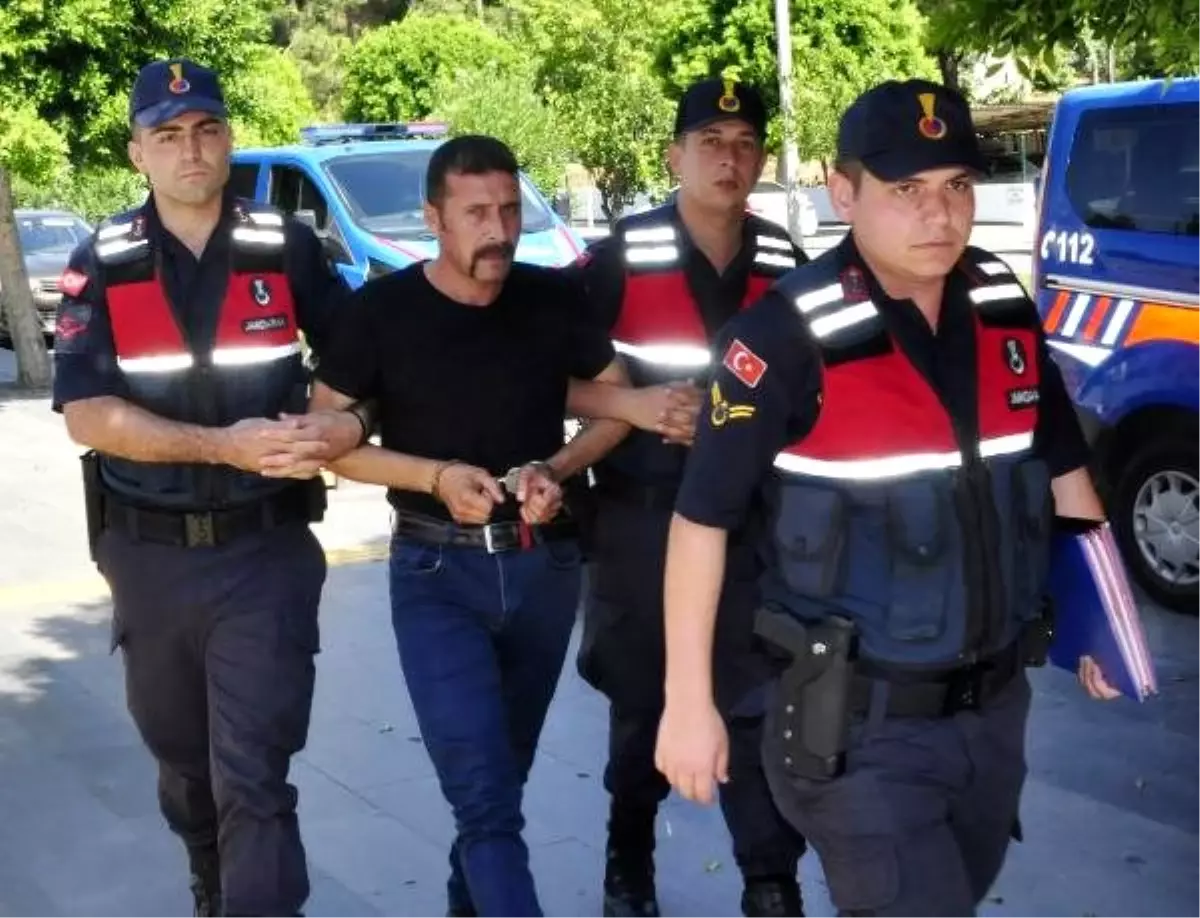 Birlikte yaşadığı kadını öldürdü, 'Sinirlendim, kendimi kaybetmişim' dedi