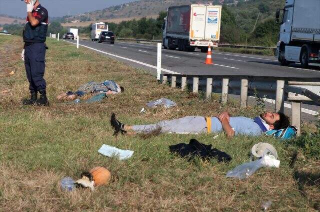 Cenazeden dönenleri taşıyan minibüs takla attı: 1 ölü, 10 yaralı