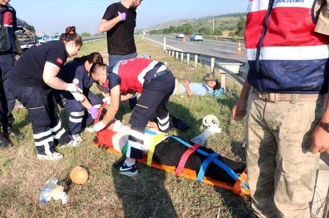 Cenazeden dönenleri taşıyan minibüs takla attı: 1 ölü, 10 yaralı