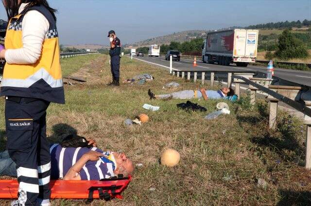 Cenazeden dönenleri taşıyan minibüs takla attı: 1 ölü, 10 yaralı