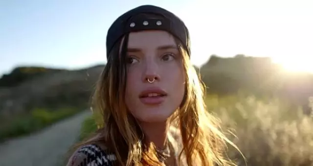 Cinsel tercihini açıklayan Bella Thorne kimdir? Cinsel tercihini açıklayan Bella Thorne kimdir?