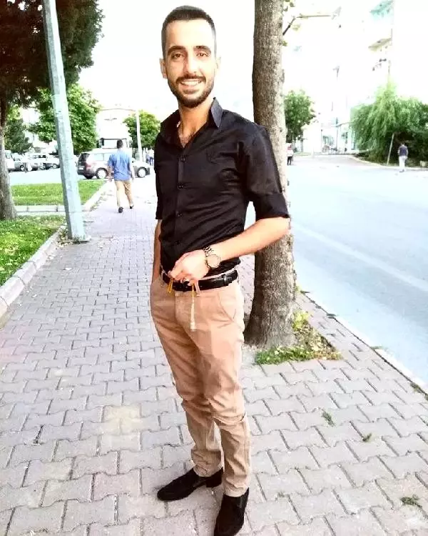 Düğünden 2 gün sonra intihar eden damat toprağa verildi Düğünden 2 gün sonra intihar eden damat toprağa verildi
