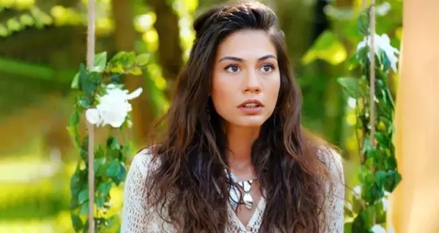 Erkenci Kuş'un başrol oyuncusu Demet Özdemir'in mayolu fotoğrafına beğeni yağdı
