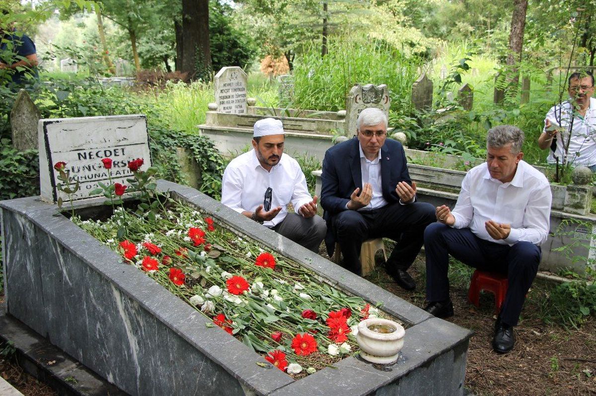 Güngörsün mezarı başında anıldı