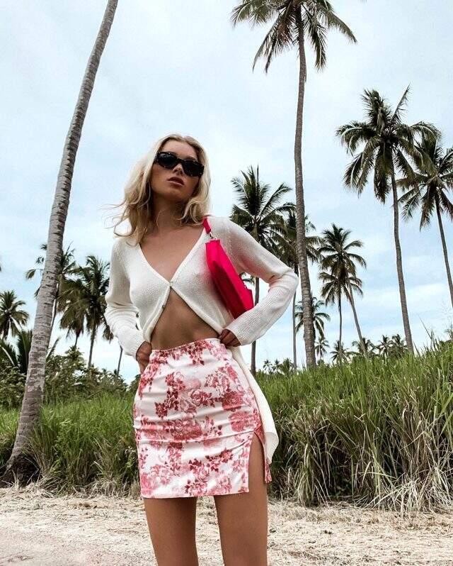 Güzel model Elsa Hosk, iç çamaşırsız poz verdi