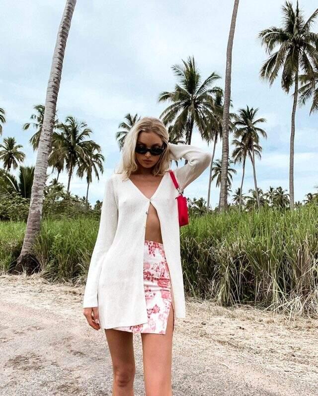 Güzel model Elsa Hosk, iç çamaşırsız poz verdi