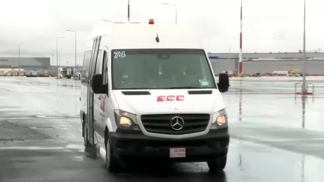 Hakan Atilla Türkiye'ye geldi - Ailesinin karşılaması Hakan Atilla Türkiye'ye geldi - Ailesinin karşılaması