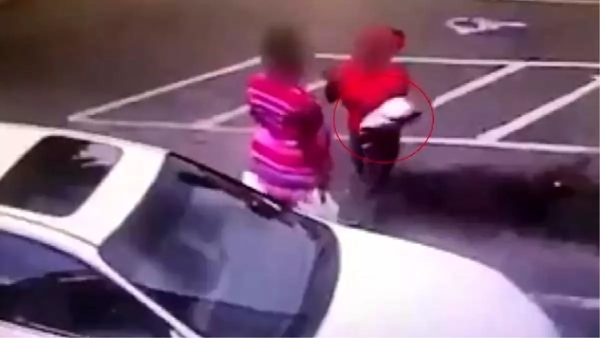 İki kadının kavgasında, annenin kucağındaki bebek yere düşerek can verdi