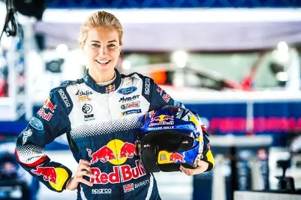 Red Bull Uçuş Günü'nü Esmersoy ve Karayel sunacak Red Bull Uçuş Günü'nü Esmersoy ve Karayel sunacak