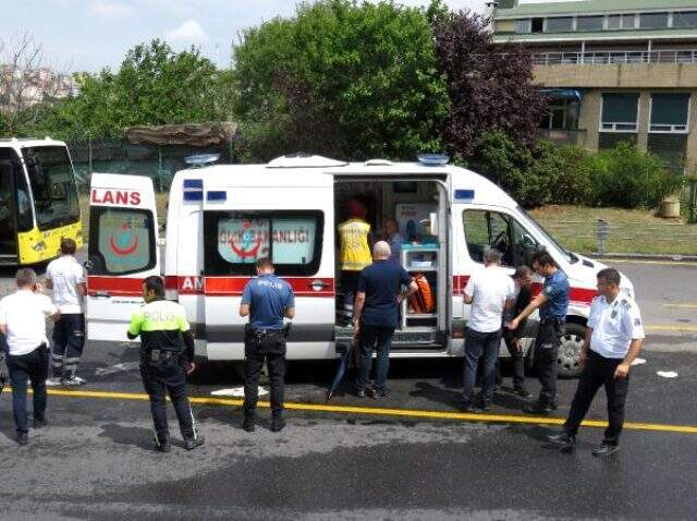 Son dakika! Üsküdar'da iki metrobüs kaza yaptı: 10 yaralı var