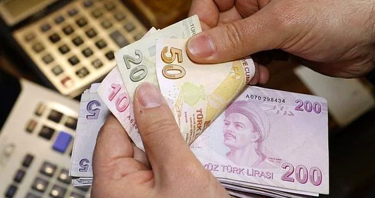 Vefat eden eşinin maaşını alan kadınlar, babalarından kalma yetim maaşını da alabilir