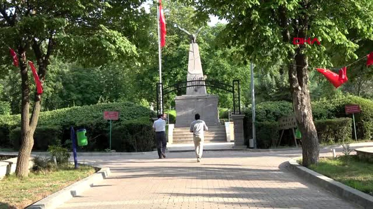 AFYONKARAHİSAR MİLLİ MÜCADELENİN SON HAVA ŞEHİTLERİ 97 YILDIR AFYONKARAHİSAR'DA YATIYOR
