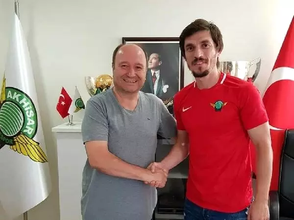 Akhisarspor'da Ergin Keleş imzaladı