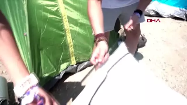 Arsuz'da binlerce genç, festival için kilometrelerce kuyruk oluşturdu