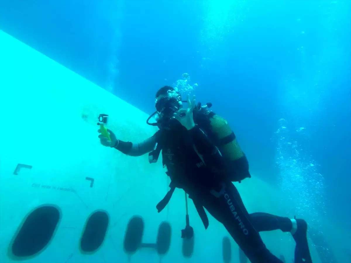'Batık uçak' deniz altı turizmini canlandırdı